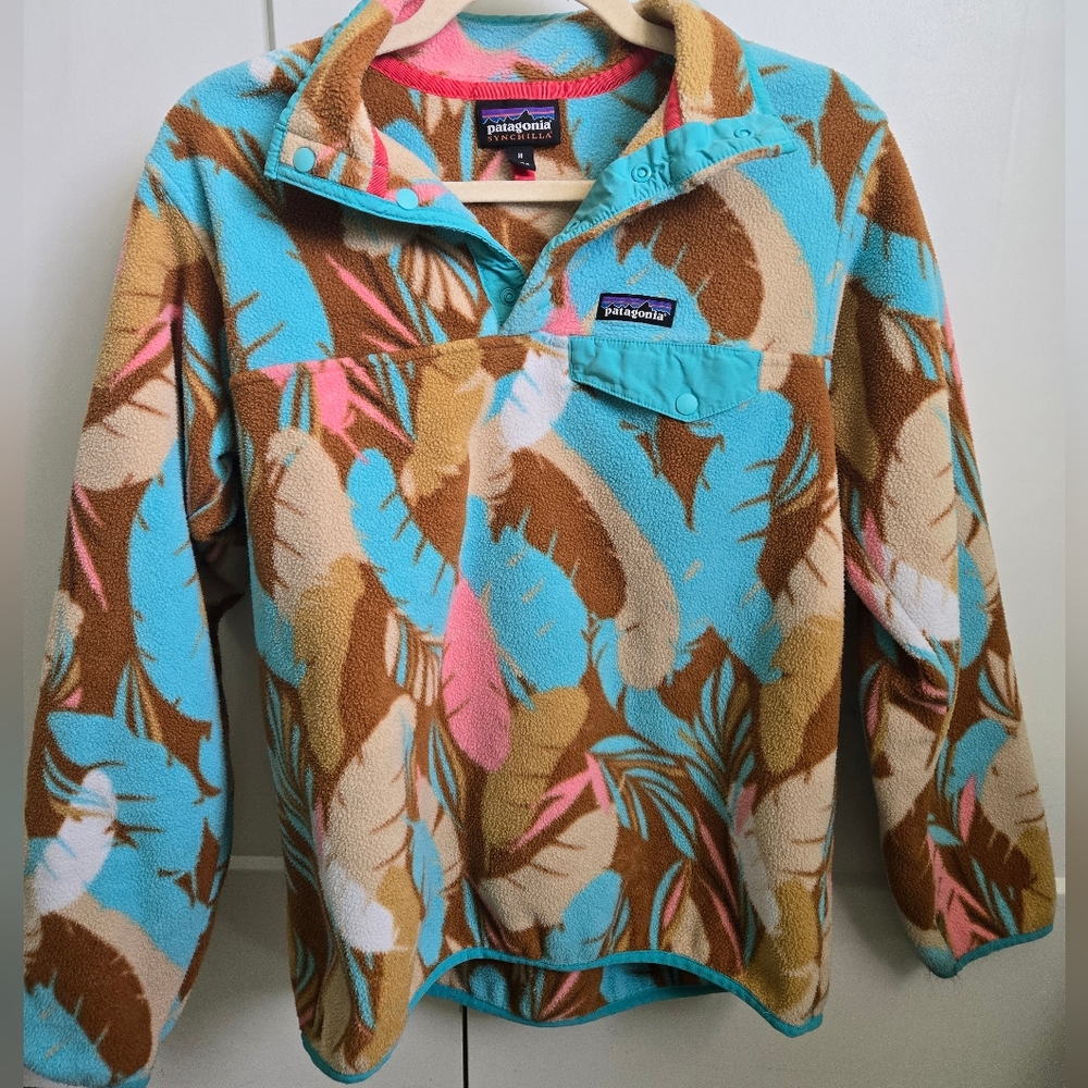 Patagonia Fleece Jacket with Pink, Blue and Tan Feather Pattern